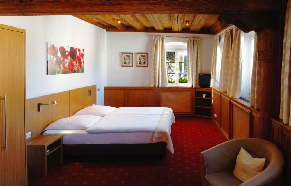 Landgasthof Und Hotel Weisser Lowe Eckental ภายนอก รูปภาพ